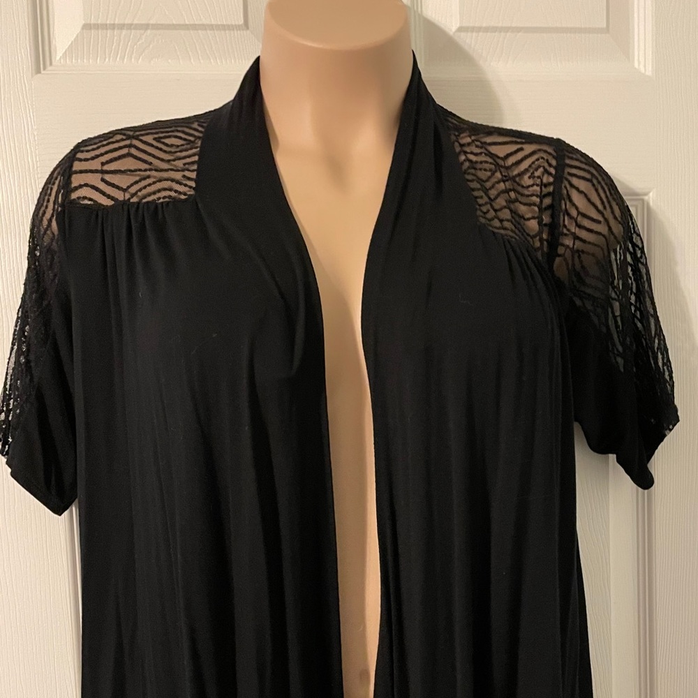 Cardigan with lace shoulders